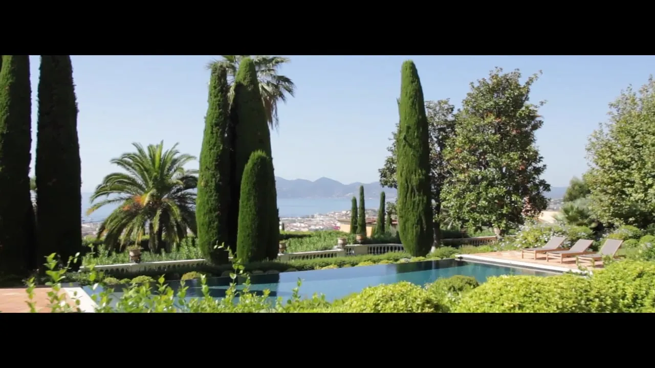 Villa Paradis Terrestre in Cannes: garden, swimming pool and view over the bay